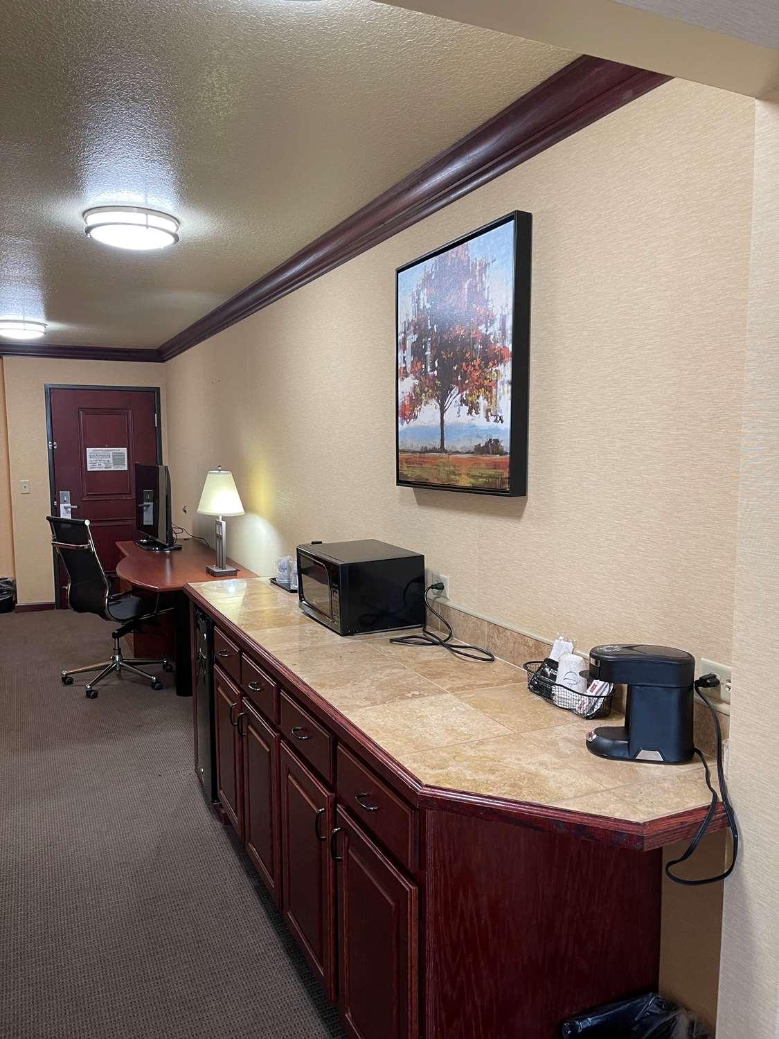 Best Western Coffeyville Central Business District Inn And Suites Bagian luar foto